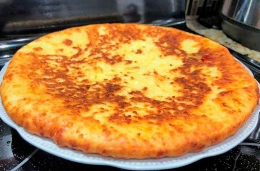  Plăcintă cu brânză la tigaie, gata  în 10 minute.