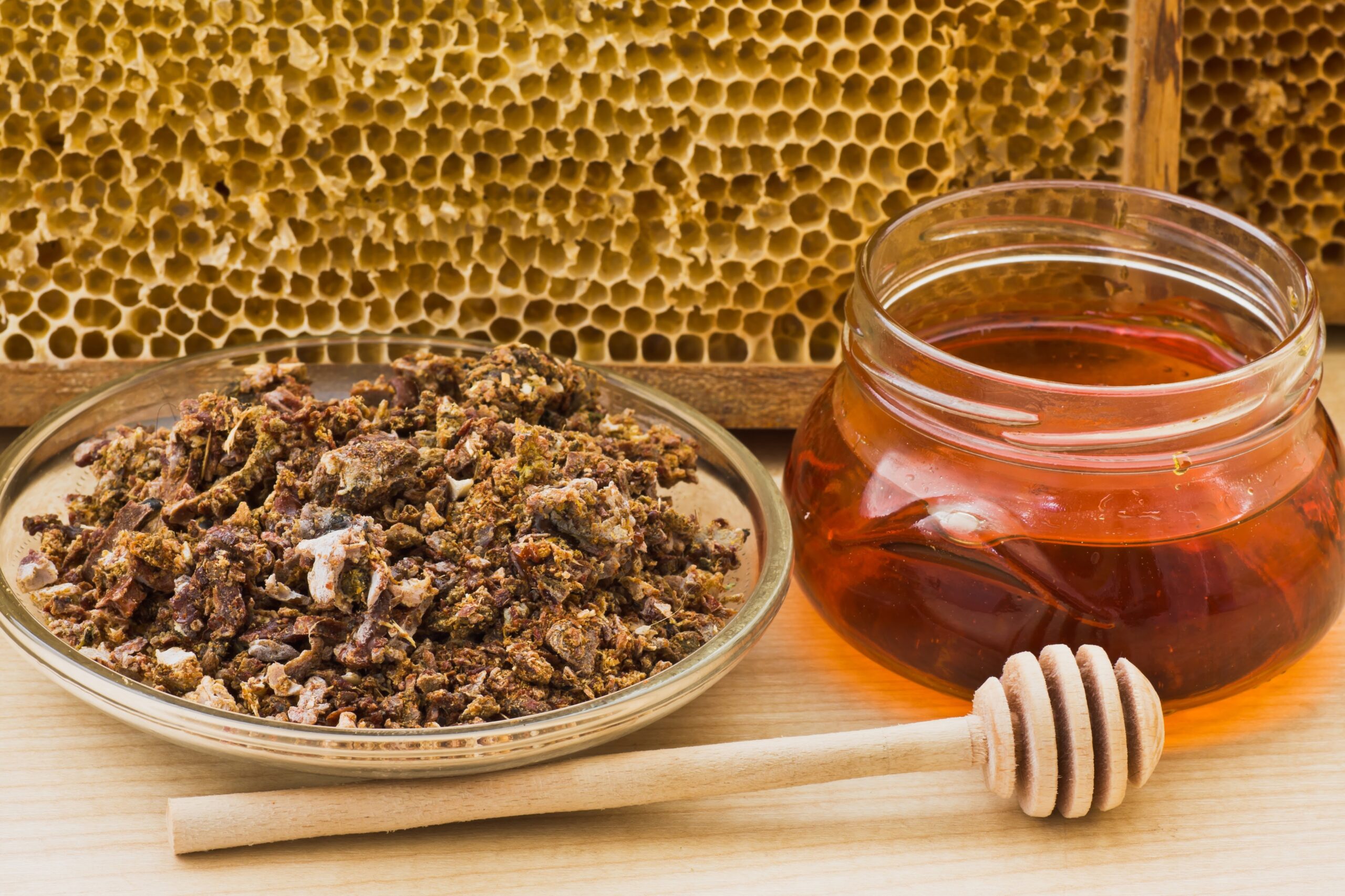 Propolis Romanesc Propolisul inhibă tumorile canceroase. - Explorări și învățături