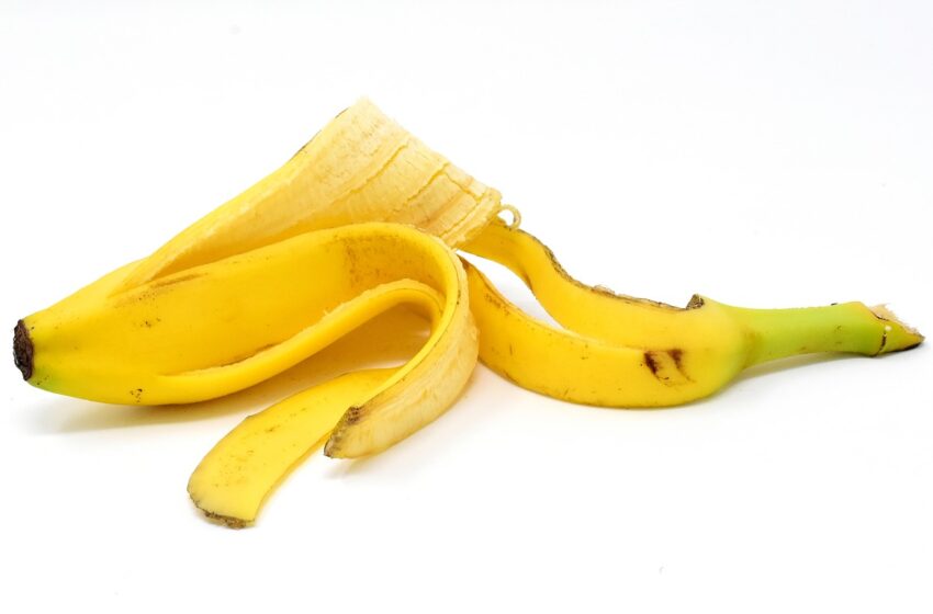  Nu aruncați cojile de banane.  Ele sunt utile.