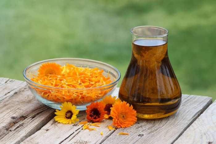  Ceaiul de galbenele are proprietati antiinflamatoare, antieritematoase, antioxidante, antivirale, antitumorale si intaresc imunitatea.