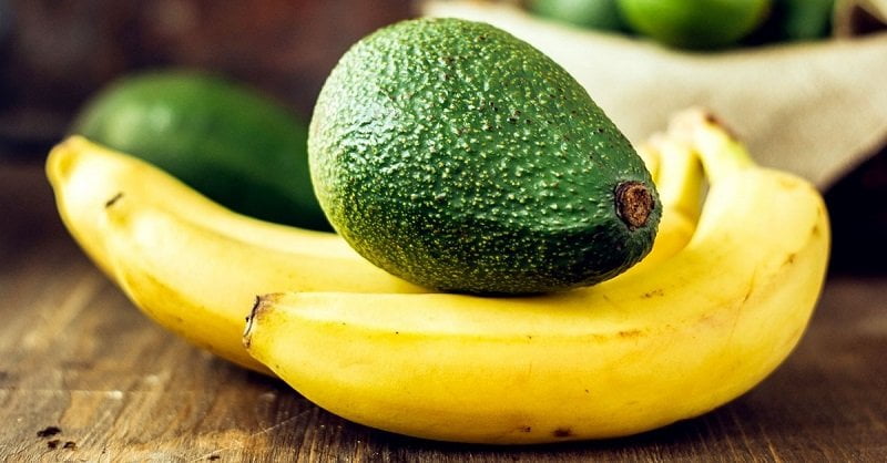  Consumul unei banane și a unui avocado în același timp  previne  accidentul vascular cerebral sau infarctul.