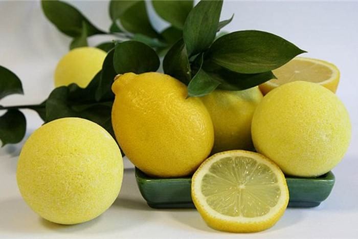  Rețete populare cu lămâie pentru slăbit, detoxifiere și alte beneficii.
