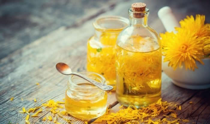  Folosiți păpădia pentru a vindeca ficatul și a curăța corpul de toxine.