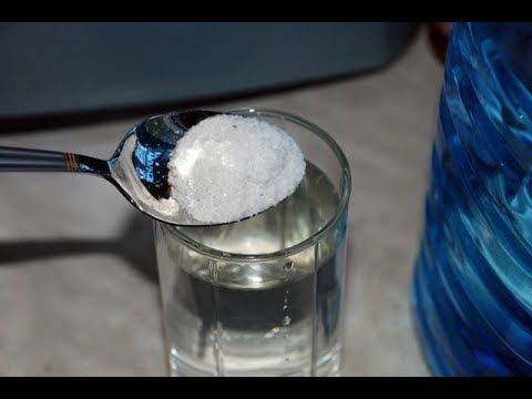  Oțetul și sarea au fost suficiente pentru a împiedica bărbatul să fie operat la genunchi. Cineva l-a sfatuit