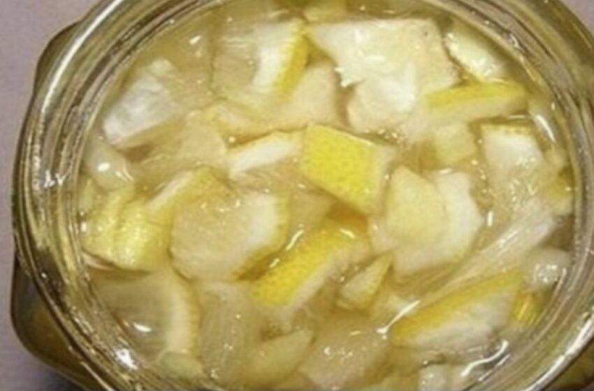  Băutura este formată din usturoi, lămâie, ghimbir și apă, o combinație cu efect pozitiv asupra sănătății