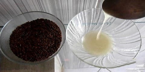  Gel din semințe de in: ajută la reflux, osteoporoză și întărește părul