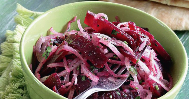  Prin consumul acestei salate, am slăbit, mi-am îmbunătățit vederea și am restabilit funcția intestinului! Merită să încerci!