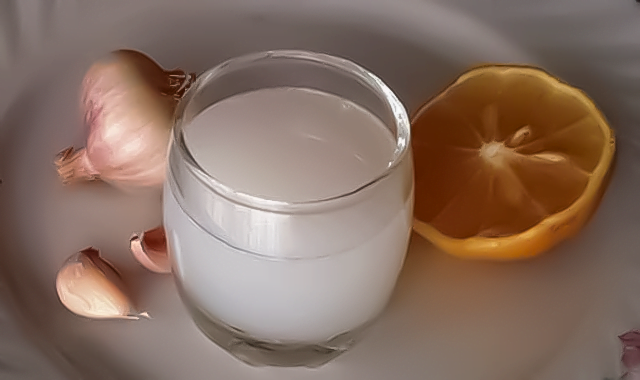  Cel mai bun remediu natural  pentru scăderea colesterolului și tratarea tensiunii arteriale crescute!