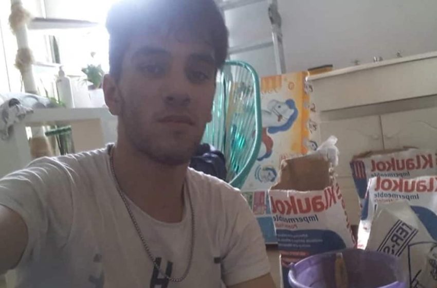  Tânărul care a dormit pe stradă 6 ani nu și-a abandonat studiile. „Nu ne va mai lipsi niciodată un acoperiș”