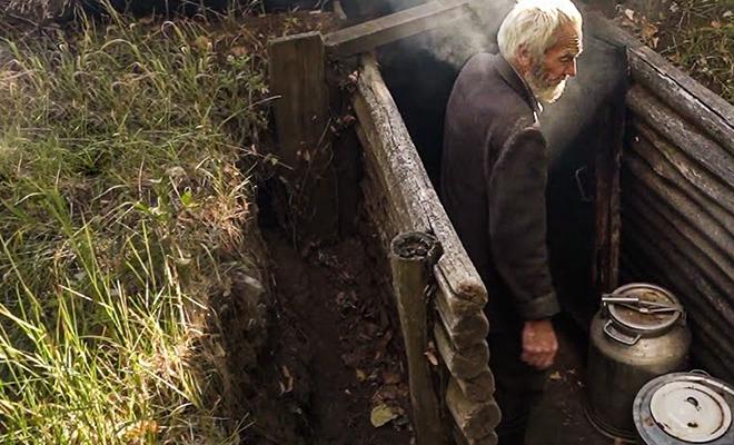  Acum 20 de ani, un bărbat s-a certat cu soția sa și a intrat în pădure. Trăiește încă pe malul râului