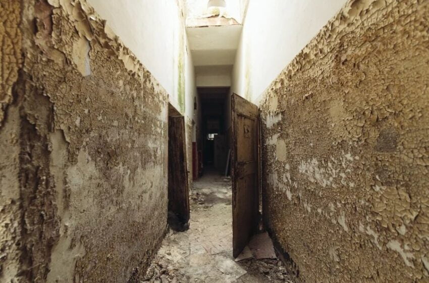 Fotografii înfiorătoare dintr-un spital de psihiatrie abandonat