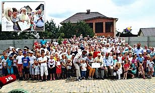  Bărbatul, în vârstă de 87 de ani, doreşte să intre în Cartea Recordurilor. Are 13 copii, 127 de nepoţi, 203 strănepoţi şi trei stră-strănepoţi.