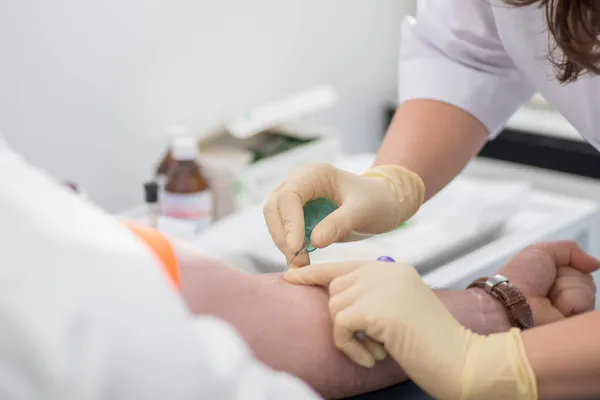  Ce teste arată cancerul în stadiu incipient? Acestea includ analize de sânge, studii imagistice și biopsii. Iată principalele categorii și rolul lor în diagnosticare.