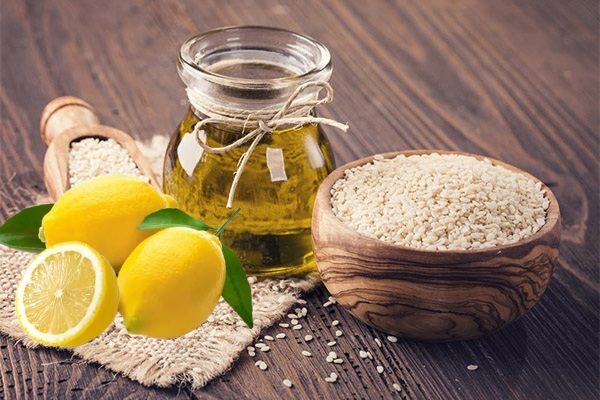  Ulei de susan și lămâie pentru genunchii dureroși