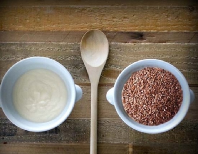  Semințele de in și chefirul sunt o combinație ideală pentru scaderea colesterolului, pierderea în greutate previne cancerul, intareste oasele și accelereaza metabolismul.